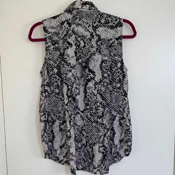 Worthington Snake Print Sleeveless Top Black White Blouse XS - Picture 5 of 6